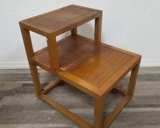 Lot # : 706 - Early Edward Wormley for Dunbar step end table