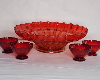 Lot # : 553 - Vtg red/orange Amberina Glass bowl & cups

