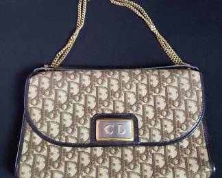 Lot # : 585 - Designer style handbag
