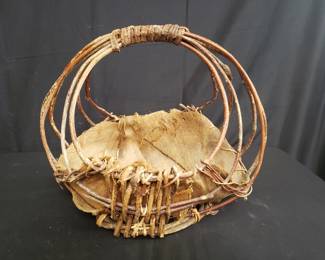 Lot # : 458 - Native American hand crafted basket