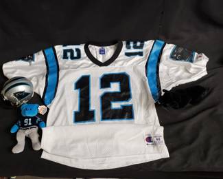 Lot # : 840 - Box of Carolina panthers memorabilia
