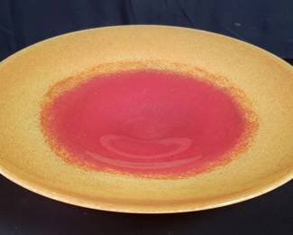 Lot # : 581 - Art glass fruit bowl center bowl
