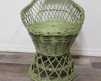 Lot # : 734 - Children's size wicker chair