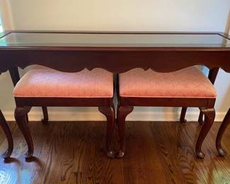 Drexel Heritage Queen Anne Style Glass Inset Console Table With Two Stools
