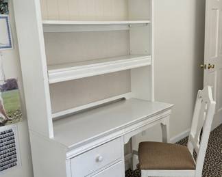 Stanley Furniture Four Drawer White Painted Desk With Hutch/bookshelf And Desk Chair

