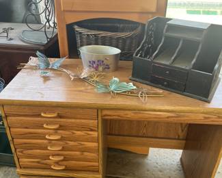 This item (desk only) is available for PRESALE.  Please text photo to 760-668-0554 to purchase.  We accept Zelle