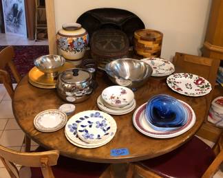 Breakfast table with 4 chairs