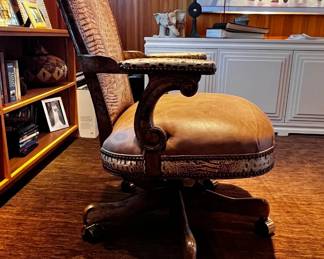 $2000 USD    Our House Designs Bozeman Upper House Wood Carved Office Chair B239-05     Introducing our luxurious Bozeman Upper House Wood Carved Office Chair, handcrafted by Our House Designs. Elevate your workspace with its sophisticated wood carving and exclusive design. Experience comfort and style with every task in this premium chair.

Dimensions: 24 x 24 x 38.5-41.5H in  |  Seat: 24 x 21 x 19-23"  | Arm 26-30H in

Condition: Used and in very good condition.

Location: Local pick up Lake Oswego OR 97034.  Shipper suggestions available upon request.     https://goodbyhello.com/products/english-leather-arm-chair-239-01-copy-1?_pos=13&_sid=f4ac17e30&_ss=r