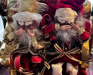 $1200 USD     Mark Roberts Christmas North Pole Worlds Fair Ferris Wheel B239-03    A 20th Century mixed media Christmas Ferris wheel decoration, produced by Mark Roberts Designs (California). A magical North Pole Ferris wheel featuring eight (8) of Santa's elves seated in four (4) gondolas. Gilded surface to gondolas, main axle star, spokes, base frame, and star decorations. Surmounting a stepped red base. 

Dimensions: 37 x 13 x 45H in

Condition: Used Fully functional and in like new condition.

Location: Local pick up Lake Oswego, Oregon 97034.  Contact us for shipper suggestions.      https://goodbyhello.com/products/large-buffalo-plaid-arm-chair-239-02-copy?_pos=14&_sid=f4ac17e30&_ss=r