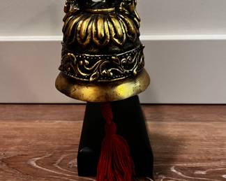 $75 USD     Feng Shui Southeast Asian Decorative Hanging Bell 239-21     Zen Feng Shui Bell Southeast Asian Style Decorative Bell.  Purchased in Burma.

Dimensions: 7 x 4 x 10H in
Condition: In very good condition with expected signs of age and wear based on the nature of the piece.

Location: Local pick up Lake Oswego, OR.  Shipping suggestions available upon request.     https://goodbyhello.com/products/large-face-art-239-20-copy?_pos=2&_sid=6caa0fa1a&_ss=r