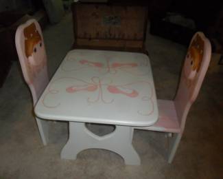 Cute little girls table and chairs