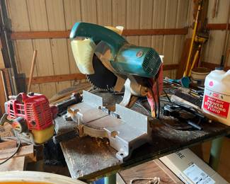 . . . miter saw -- Makita?