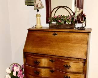 Vintage drop front desk w/ 4 drawers and serpentine front and claw feet, wall mirror, lamps, baskets
