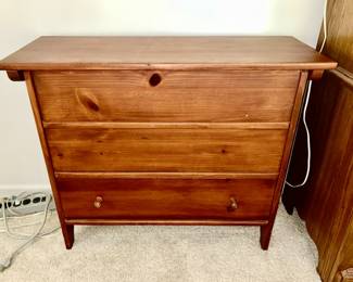 Blanket/storage chest w/ bottom drawer