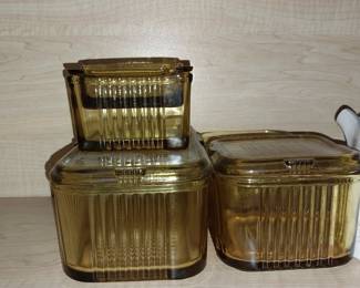 Refrigerator cantainer