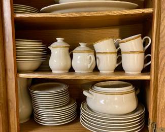 Stoneware dishes 