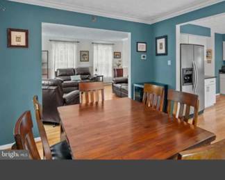 Dining table set, with pop-up leaf, 6 chairs and 1 bench
