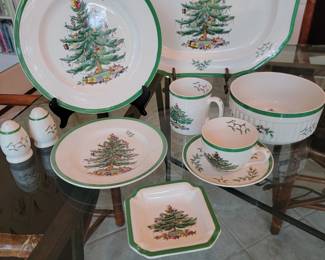 Spode Christmas Tree: 9 mugs, 12 cups & saucers, 12 cereal bowls, 1 souffle, 12 salad plates, 1 large platter, 12 dinner plates, 1 ash tray, Salt & Pepper