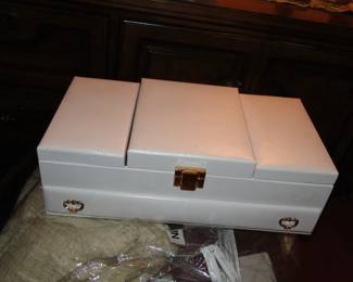 New vintage jewelry box