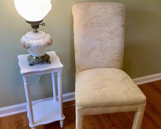 308 Charming Furniture Trio