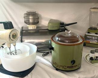 044 Sunbeam, Corelle,  More Vtg Kitchen 