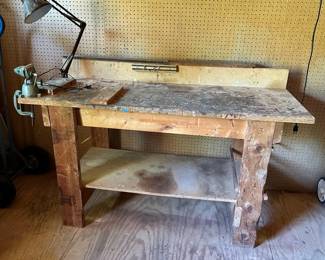 911 Workbench w Vise  Light 