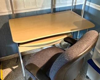 738 Modern Desk W Office Chair