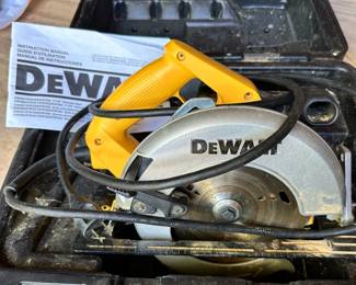 935 DeWalt 7.25 Circular Saw