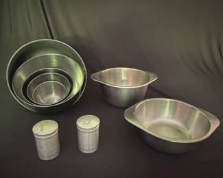 062 Metal Mixing Bowls 
