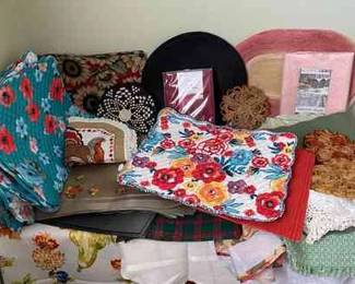 067 Mystery Lot Kitchen Linens