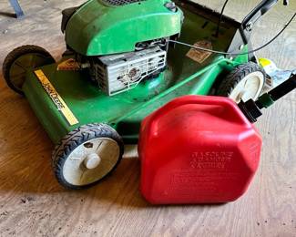 913 John Deere SelfPropelled Mower