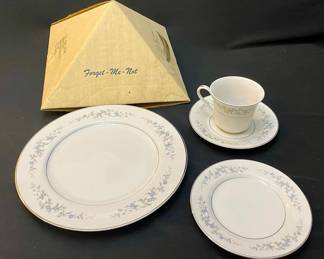 056 ForgetMeNot Dish Set