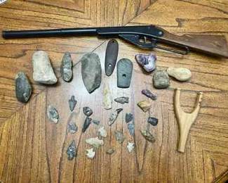 706 Arrowheads, Stones  A Daisy 