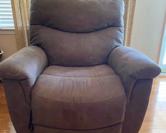 136 LAZBOY Lift Recliner 
