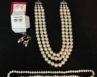 279 14k Freshwater Pearl Necklace  More