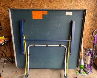 High quality Signa table tennis table on wheels with like new accessories 
