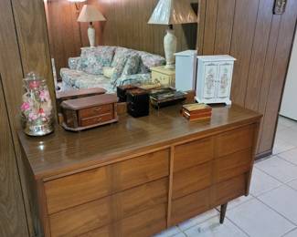 Antique 6 Drawer Dresser w/ Mirror, Jewelry Boxes