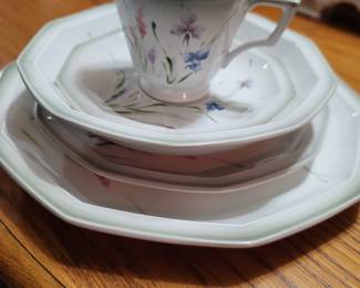 Mikasa Nature's Garden - Alpine Meadow - 4 Place Settings