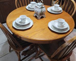 Dining Table w/ 4 Chairs & 1 Leaf