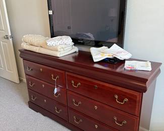 Bedroom dresser