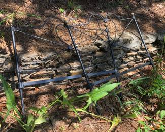 Antique metal twin bed