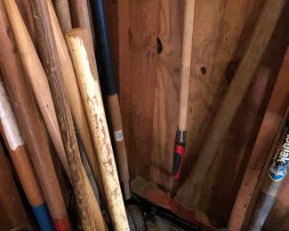 Various yard tools 
