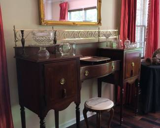 Sideboard, small marble side table, gold mirror