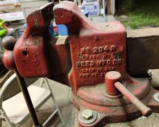 Another awesome bench vise