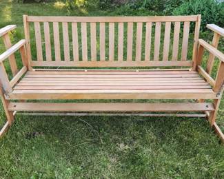 Swinging bench