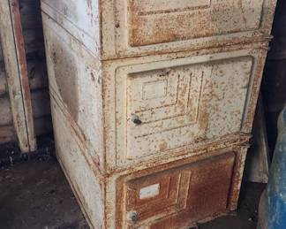 Metal locker cabinet