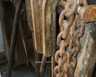 Huge metal clamps, heavy duty chains
