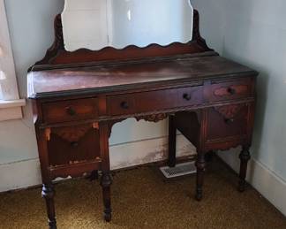 Antique dressing table with mirror