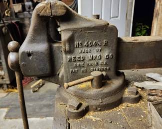 Awesome heavy duty bench vise