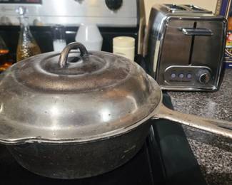 Mi-Pet Cast Iron Chicken Fryer